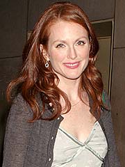 Julianne Moore Charms Broadway Critics