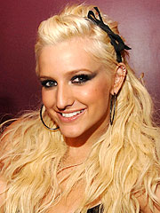 Ashlee Simpson: No Famous Mate for Me