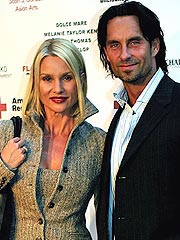 Nicollette Sheridan, Fiancé Split