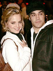 Mena Suvari Steps Out with New Beau