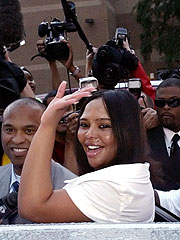 Cheers Greet Lil' Kim's Prison Release