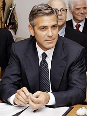 Clooney Asks U.N for Aid in Darfur