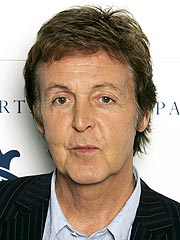 Paul McCartney Makes Friends at the Apple Store