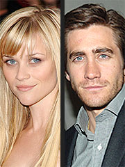 Reese Witherspoon & Jake Gyllenhaal Get Close