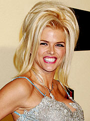 Officials Search Home of Anna Nicole's Psychiatrist