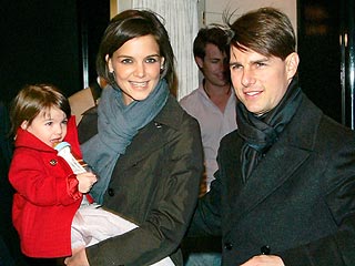 Tom and Katie Throw a Tea Party for Suri