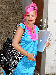 Lily Allen Blames Record Company for Album Delay
