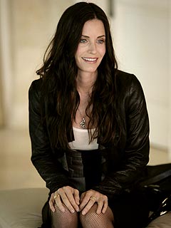 Courteney Cox’s ‘Dirt’ Ratings Take Nosedive