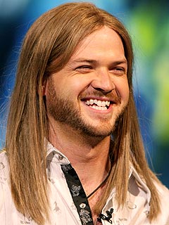 Does Robbie Carrico Wear a Wig?