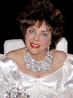 Elizabeth Taylor's Funeral Delayed 15 Minutes at Her Request