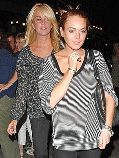 Lindsay & Samantha Double Date – with Their Moms!