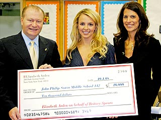 Britney Spears Goes Back to School – for a Cause