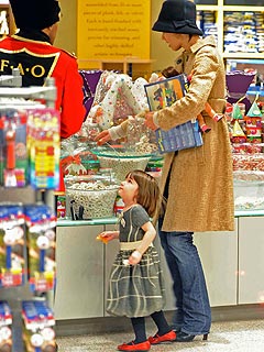 Tom and Katie Play Santa in N.Y.