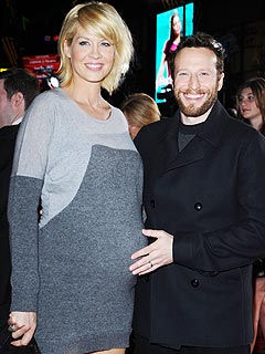 Expectant Jenna Elfman: I Still Feel Sexy