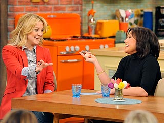 Kate Hudson (Accidentally) Punches Anne Hathaway