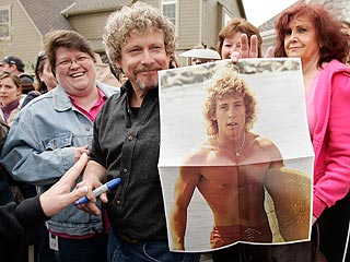 Charles in Charge's Willie Aames Holds Garage Sale