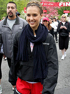 Jessica Alba Deals with Daughter's Teething