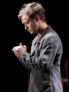 Jude Law's Hamlet Gets Mixed Reviews