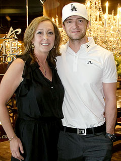 Justin Timberlake's Mom Beats Him at Golf