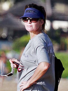 Sarah Palin Cuts Short Hawaii Trip over Hat Flap