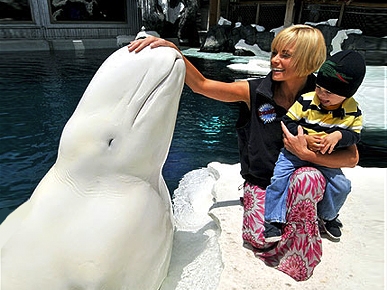 Spotted: Jaime Pressly Having a Whale of a Time!