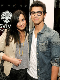 Joe Jonas & Demi Lovato's Cheesecake Date