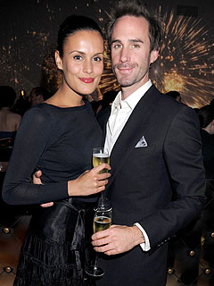 It's a Girl for FlashForward Star Joseph Fiennes