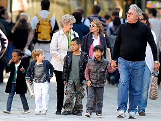 Brad and Angelina’s twins pictures photo Brad and Angelina’s twins