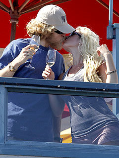 PHOTO: Heidi Montag and Spencer Pratt Make Up and Make Out