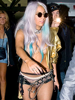 Lady Gaga Gets Through Airport Security Carrying Handcuffs