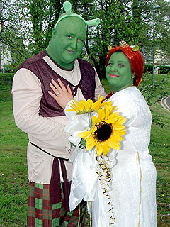 Couple Goes Green – as Shrek Characters – for Themed Wedding