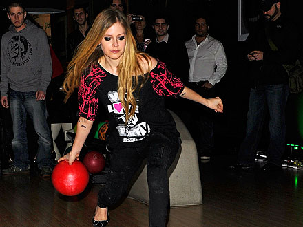 http://img2-2.timeinc.net/people/i/2011/features/insider/avril-bowling-440.jpg