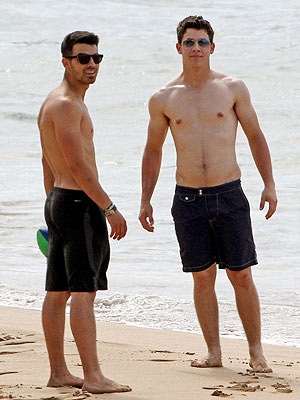 nick-jonas-300.jpg