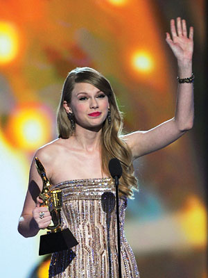 Billboard Music Awards to Taylor Swift, Justin Bieber, Beyoncé