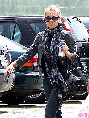 Anna Paquin Gets Baking Advice in the Grocery Store