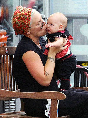 Pink & Daughter Willow: Baby Pictures