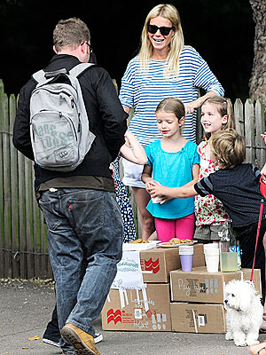 Gwyneth Paltrow Sells Lemonade to Help Animals
