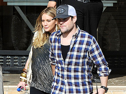 Hilary Duff and Hubby 'Babymoon' in Hawaii