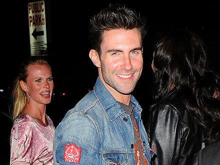 Adam Levine Works on His Golf Game