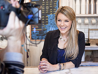 Bachelorette Ali Fedotowsky Hosts 1st Look | Ali Fedotowsky