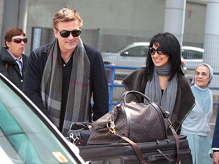 Alec Baldwin Engaged: Actor and Fiancee Hilaria Thomas Arrive in Italy