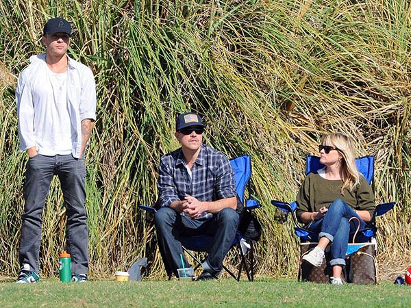 Reese Witherspoon, Jim Toth & Ryan Phillippe: Soccer Cheering Section | Jim Toth, Reese Witherspoon, Ryan Phillippe