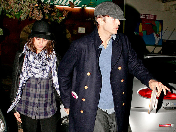 Mila Kunis, Ashton Kutcher Dating; Have PDA-Filled Night in L.A.