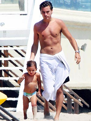 Scott Disick Photos: Mason Goes to the Beach