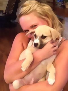 Miranda Lambert Rescues Another Dog