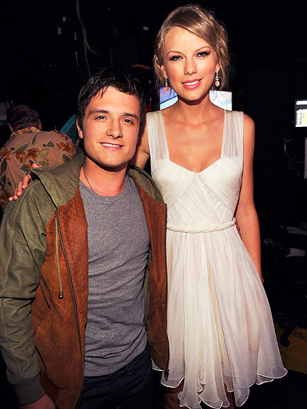 Taylor Swift Stands Tall at the Teen Choice Awards