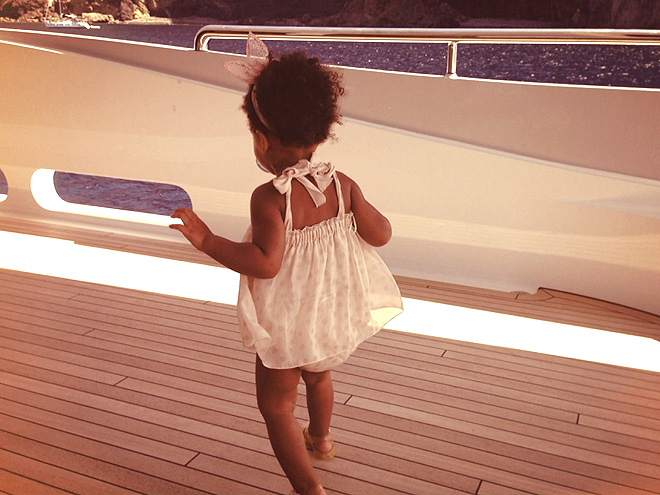 Peek-a-Blue – Ivy!