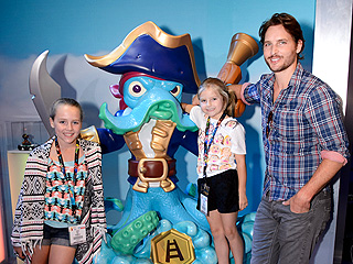 Peter Facinelli Faces Divorce News with a Smile During Outing with Daughters | Peter Facinelli