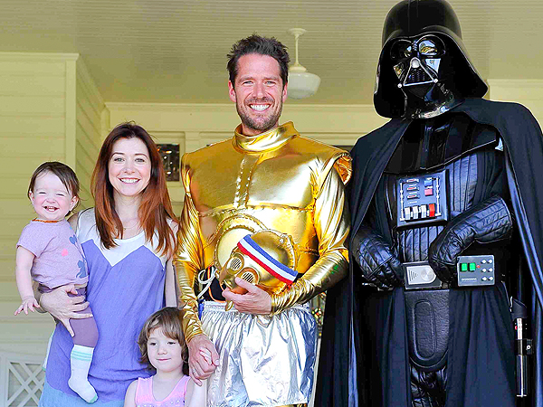 Alyson Hannigan & Daughters Cheer on Dad at Star Wars-Themed Relay Race