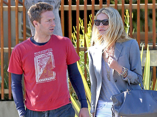 Gwyneth Paltrow and Chris Martin Laugh and Drink Together at Art Exhibit